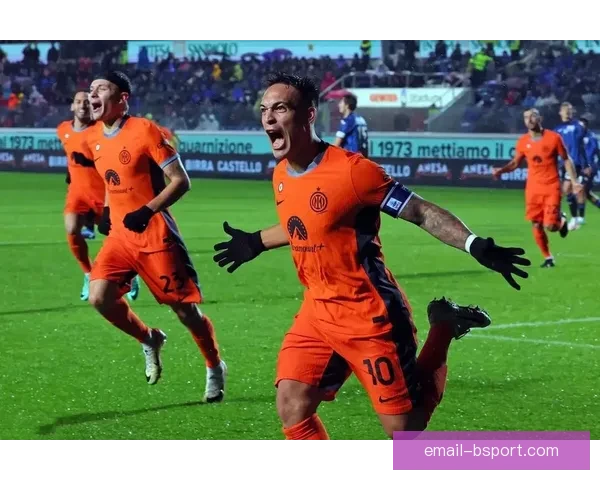 从欧冠对阵曼城看劳塔罗比赛稳定性的阶段性变化趋势与影响因素分析