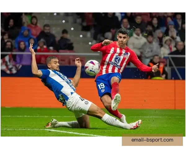 贝林厄姆晒与母亲在马德里公园散步温馨照片温暖一刻引发关注