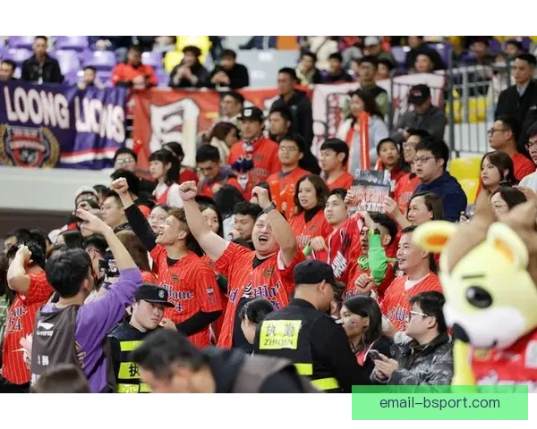 广岛三箭新球场首战喜迎胜利球迷热情高涨 广岛三箭新球场首战喜迎胜利球迷热情高涨