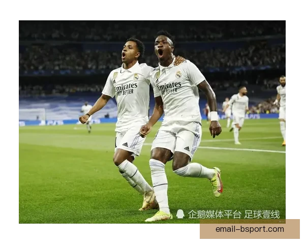 皇马巨星维尼修斯闪耀马德里市中心巨幅广告震撼亮相